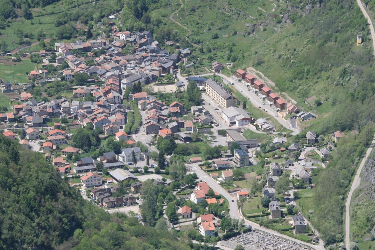 La Maison Des Vacances Auzat Екстериор снимка